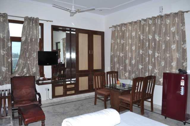 Отель Shivanta Residency Ришикеш Номер фото